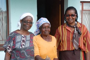 Dr. Elizabeth Taira (right), her mother (center) and sister Juliet